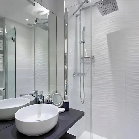 Appartement Superbe 2 Pieces, Palais Miramar
