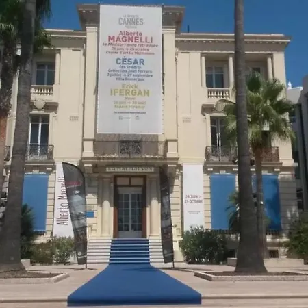 Superbe 2 Pieces, Palais Miramar *